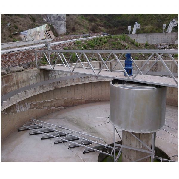 桁车式刮吸泥机